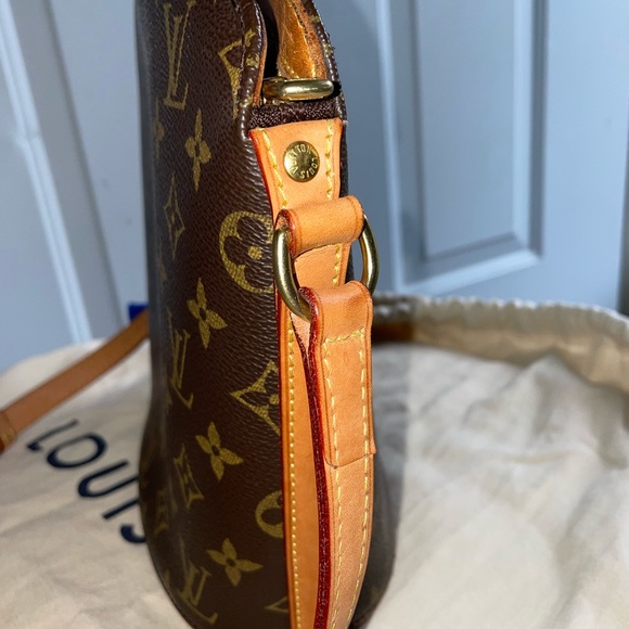 •Pre-owned Authentic Louis Vuitton Drouot Monogram Crossbody• - Picture 7 of 16